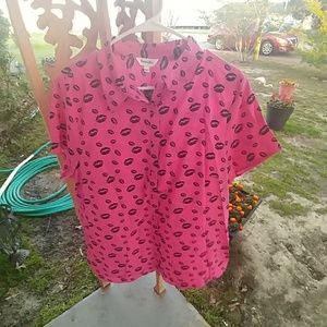 CUTE ROSE PINK KISSIE LIPS SHIRT SZ 14